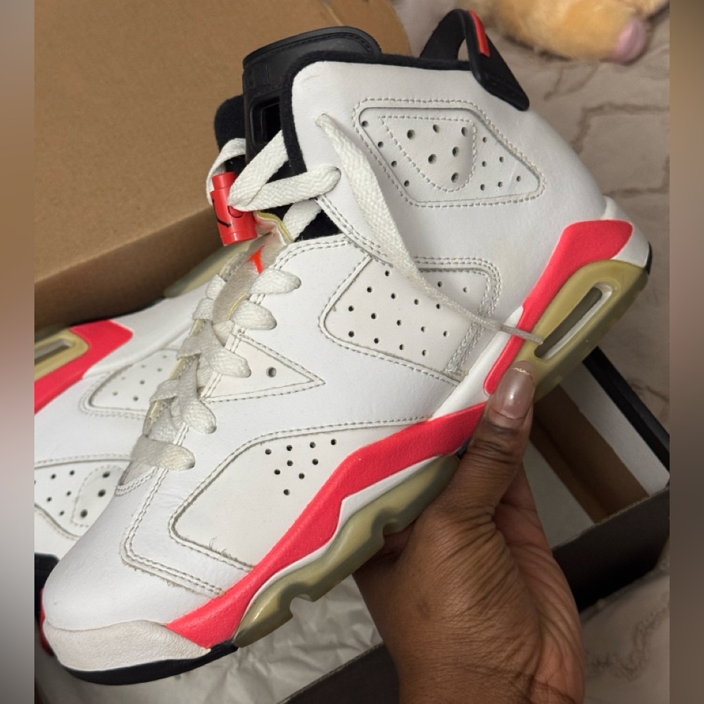 Used Air Jordan 6 Retro
Jordan 6 Retro
'White Infrared'
2010 release